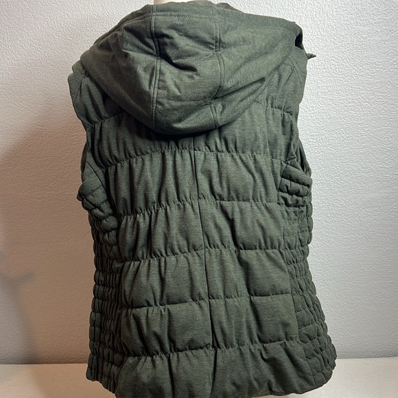 New York & Company Quilted Olive Green Hooded Vest with Pockets - Size XL - Picture 3 of 4